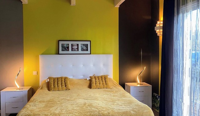 Green room on ground floor 1 with bathroom in attractive wooden house