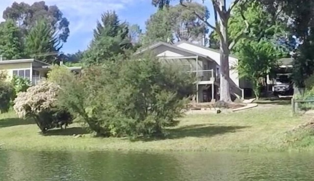 Green Stones - Amazing Waterfront Location