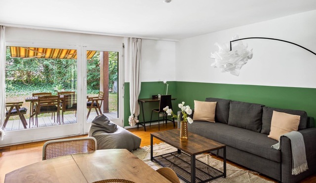 Green Terrace: Spacious Apartment