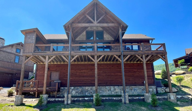 Green Valley I in Eagles Nest - Pet Friendly, Stunning long-range views, outdoor kitchen