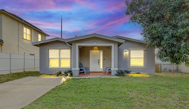 Greenacres Home close to DT, beaches & shopping 🐴🌴☀️🏇🏼🛍