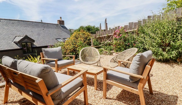 GREENBANK, family friendly, character holiday cottage in Perranporth