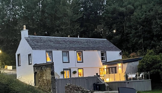 Greenbank - stunning bay view property with hot tub and sauna!