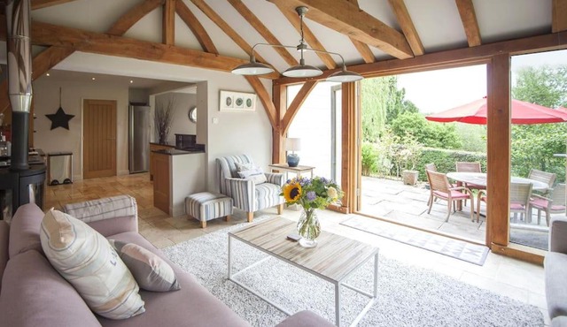 Greenbanks Lodge with free on-site parking