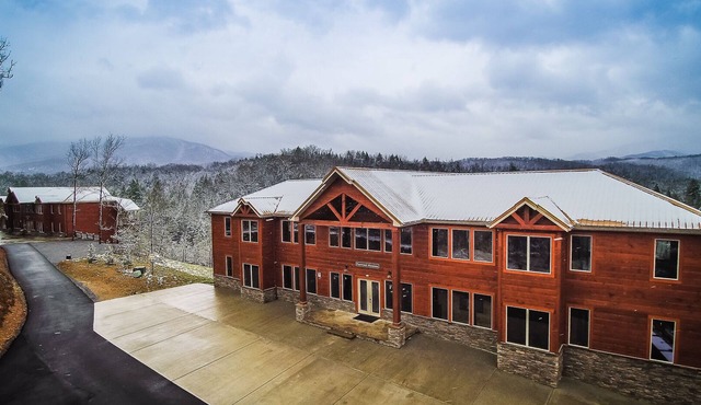 Greenbrier Estate:Luxury, Theaters & Mesmerizing Views