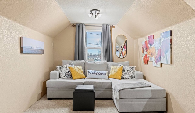 Greener Pastures Getaway - Downtown Frederick - 30 minutes to Boulder/Denver!