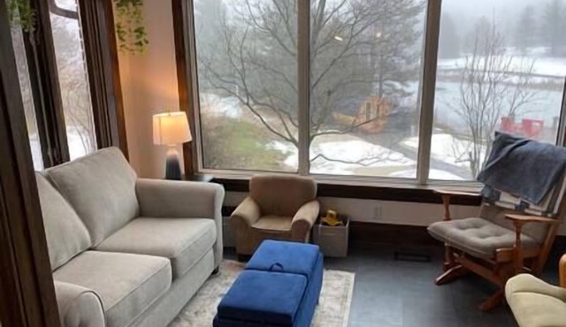 Greenery Lane - w/private pond, hot tub & sauna!