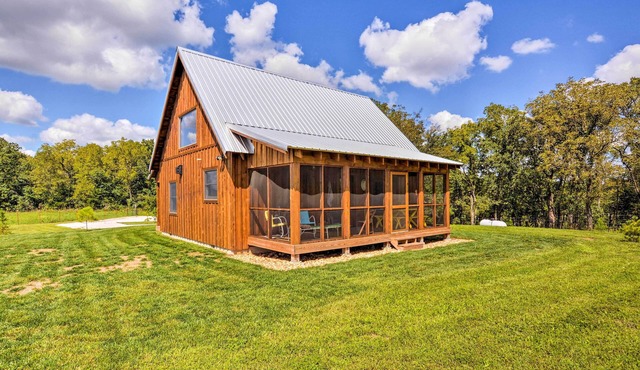 Greenfield Cabin w/Screened-In Porch & Fire Pit!