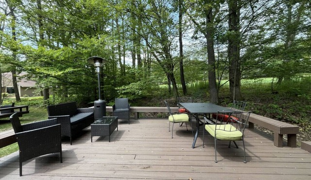 Greenfield Getaway ⛳ Golf Views | Pet & Family Friendly | Cozy Fireplace
