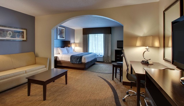 Greenfield Inn & Suites Owensboro, KY Airport