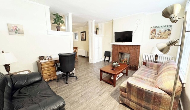 Greenfield Jewel w/Free Street Parking