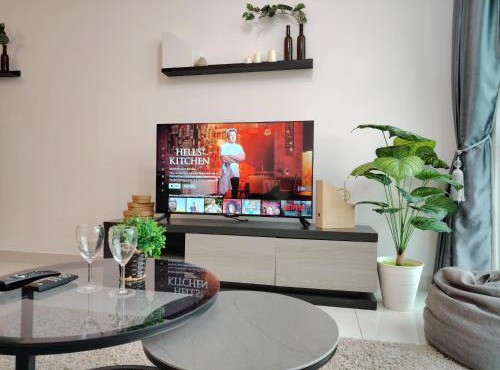 Greenfield Residence with Amazing Pool View and High-Speed Wi-Fi