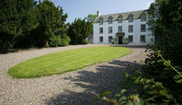 GREENHILL LODGE & COTTAGE, pet friendly, with open fire in Jedburgh