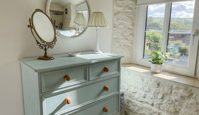 GREENHILLS COTTAGE, pet friendly, character holiday cottage in Bruton