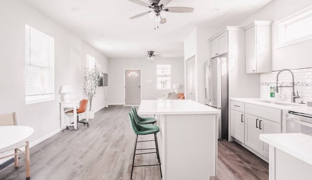 Greenhouse Cottage 10 min to Downtown, UC Hospital