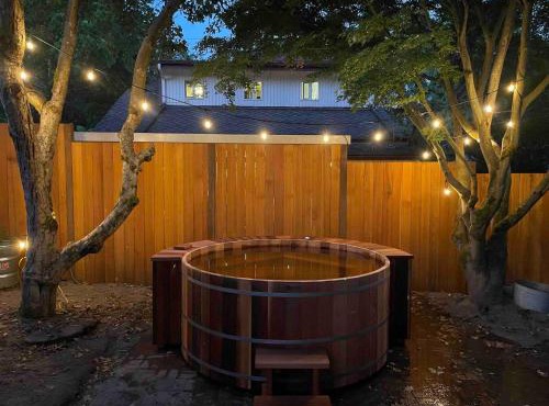 Greenlake Craftsman - Hot Tub, AC, Dog Friendly