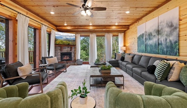 Greenleaf Hideaway~Pool~Hot Tub~Games~Private Nook