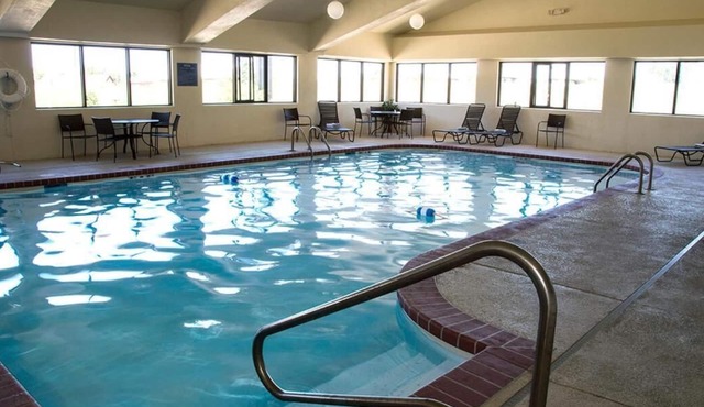 Greenlight Inn & Suites