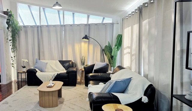 Greenmeadows Retreat - walk to everything you need