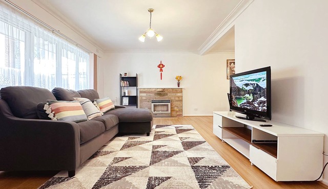 Greenmeyer Retreat/Near Train Station/Shopping