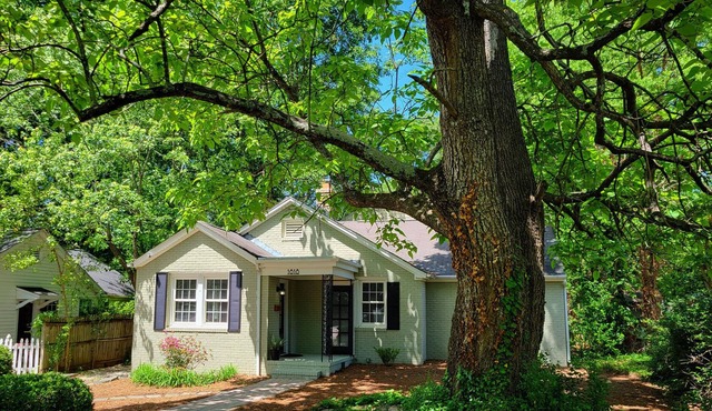 Greensboro's Gem! Group Friendly, Central Location