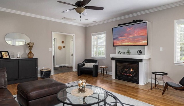 Greensboro`s Gem! Group Friendly, Central Location