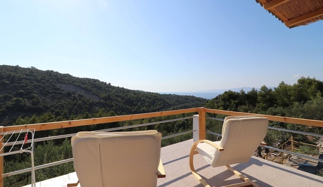 Greenside Cottage Lumi-Two Bedroom Holiday Home with Terrace and Sea view