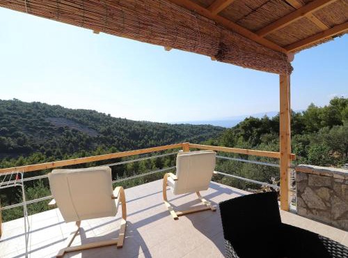 Greenside Cottage Lumi-Two Bedroom Holiday Home with Terrace and Sea view