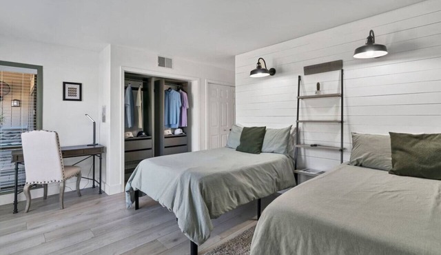 Greenside Getaway️! Walk to Clubhouse and Cradle! Panoramic Golf Views!