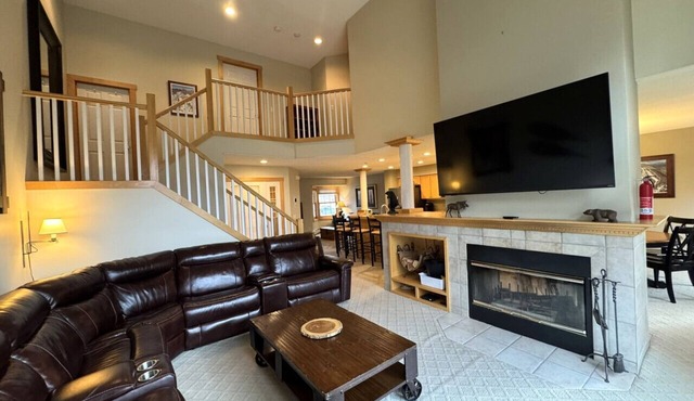 Greenspring towhhome- Free shuttle and clubhouse