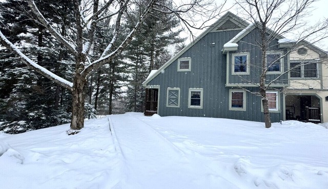 Greenspring Townhome at Mount Snow with free shuttle, Amenities