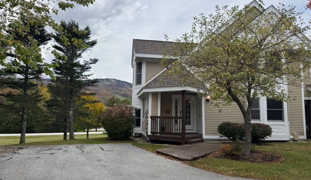 Greenspring Townhome- Shuttle, Pool, Hot Tub & Gym