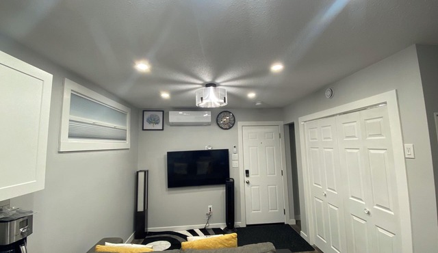 Greensville Cozy 1 Bedroom , 2 bed spacious Suite, feels just like home