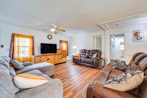 Greenville Home 2 Mi to Downtown! 1 Mi to ECU!