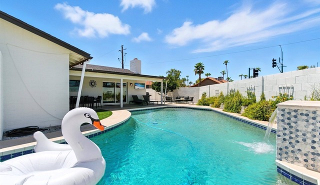 Greenway Getaway - Private Pool - North Scottsdale