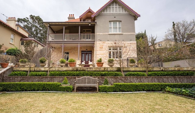 Greenwich Peninsula apartment 2 Heritage rebuild quality furnished 1 bedroom