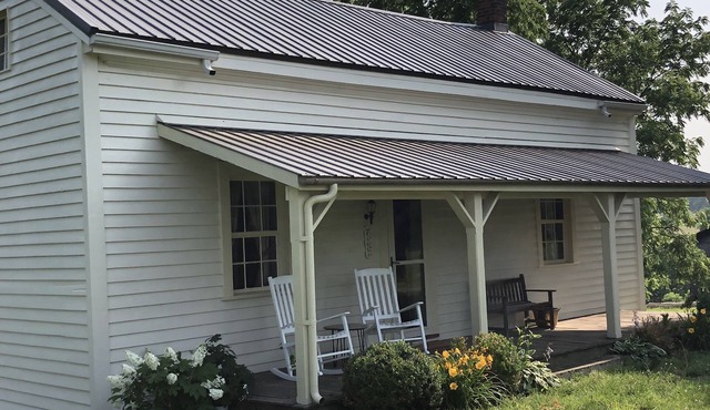 Greenwood Farm log cabin close to the Bourbon Trail and Keeneland