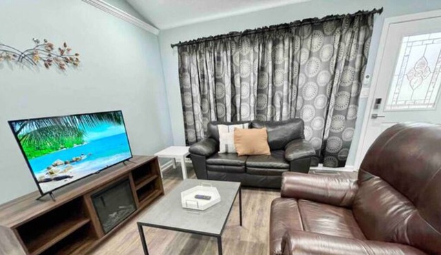Greenwood/Franklin, Newly Remodeled 3 Bedroom Home