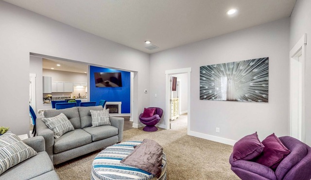 Greenwood Getaway Home - Remodeled - Home Office