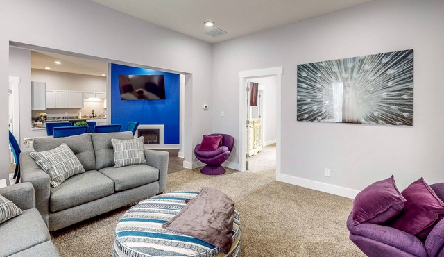 Greenwood Getaway Home - Remodeled - Home Office