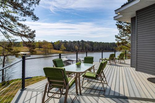 Greenwood Group Retreat with Large Private Dock!