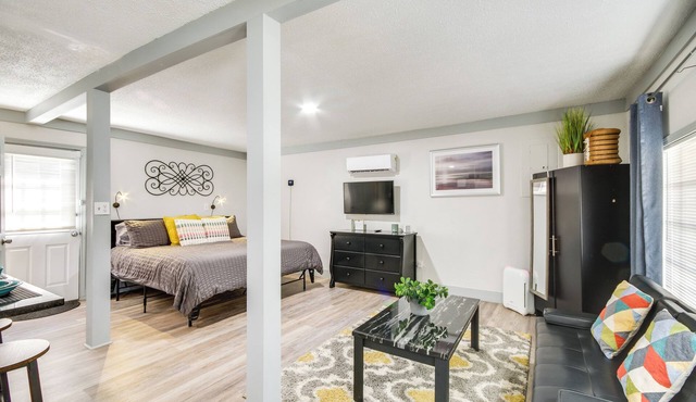 Greenwood Studio Cottage < 1 Mi to Downtown!
