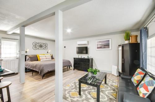 Greenwood Studio Cottage < 1 Mi to Downtown!