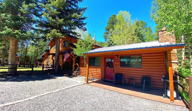 Greer Cabin And Guest Cottage-Full Property- Sleeps 12!
