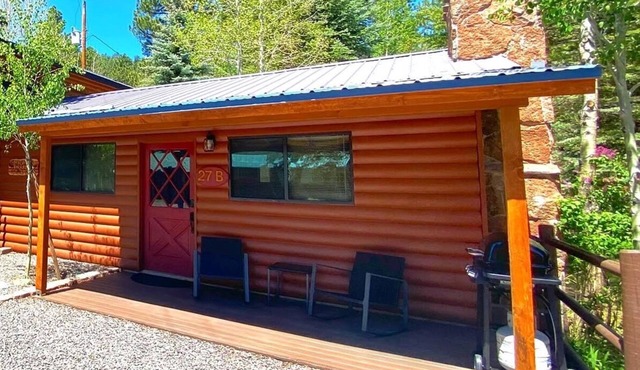 Greer River's Edge Cottage 2 bed- 1 bath- sleeps 4 - Fireplace