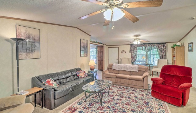 Greers Ferry Getaway w/Deck & Lake Access!