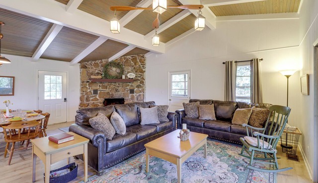 Greers Ferry Hideaway: Lake View, Boat Ramp Access