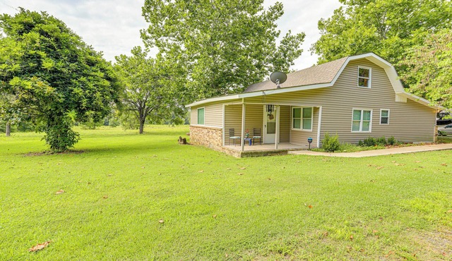 Greers Ferry Home w/Fire Pit Near Shiloh Marina!