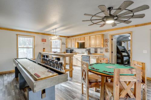 Greers Ferry Lake Access and Deck Group Getaway!