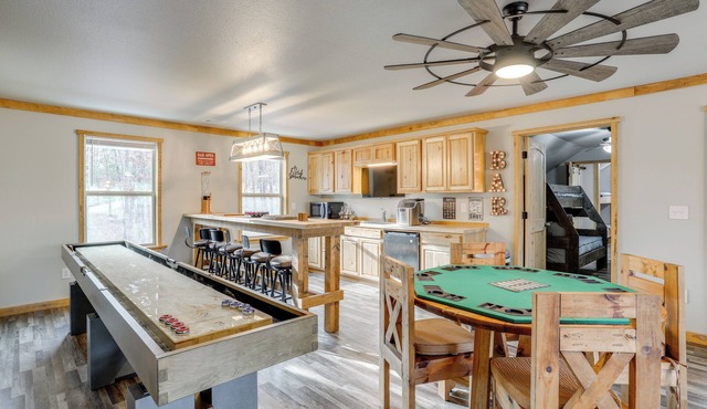 Greers Ferry Lake Access & Deck: Group Getaway!